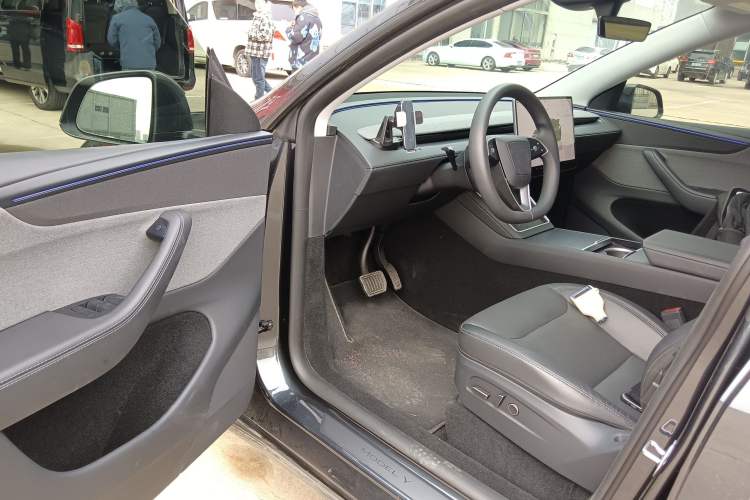 Used Tesla Model Y 2025 Rear-Wheel-Drive Version