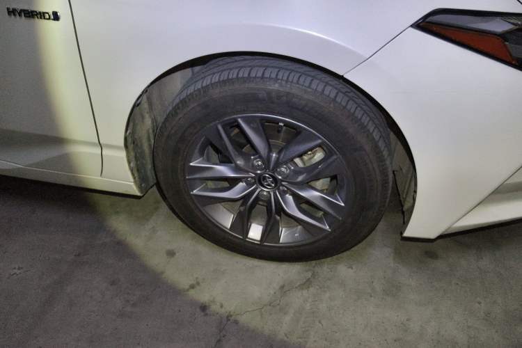 Used Toyota Avalon 2019 Dual-Engine 2.5L Luxury Edition China VI Standard