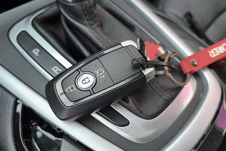 Used Ford Edge 2018 EcoBoost 245 Two-Wheel-Drive Platinum Edition 7-Seater China V Emission Standard Vehicle Key