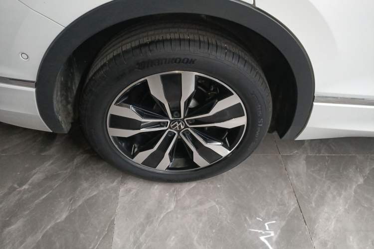 Used Volkswagen Tiguan L 2024 Outstanding Model 330TSI Automatic Two-Wheel Drive R-Line Dragon Glory Edition