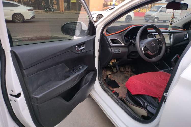 Used Hyundai Verna (new generation) 2020 1.4L Manual GLS Cool Edition Driver Seat