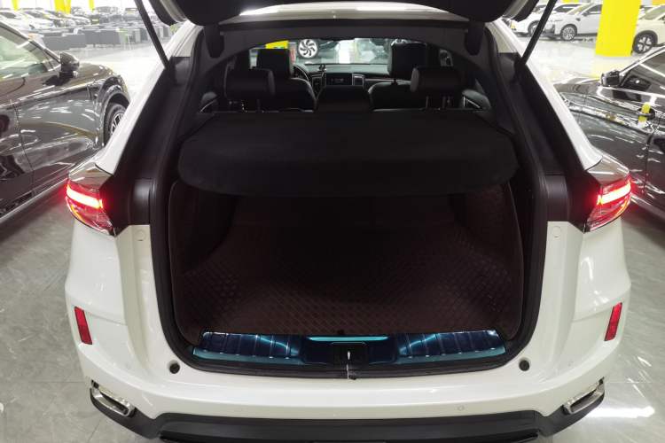 Used Honda UR-V 2020 240TURBO Front-Wheel Drive Elegant Edition Trunk