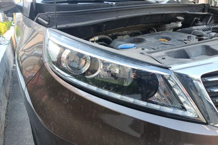 Used Kia Sportage R 2015 2.0L Automatic Two-Wheel Drive DLX Model Exterior 6