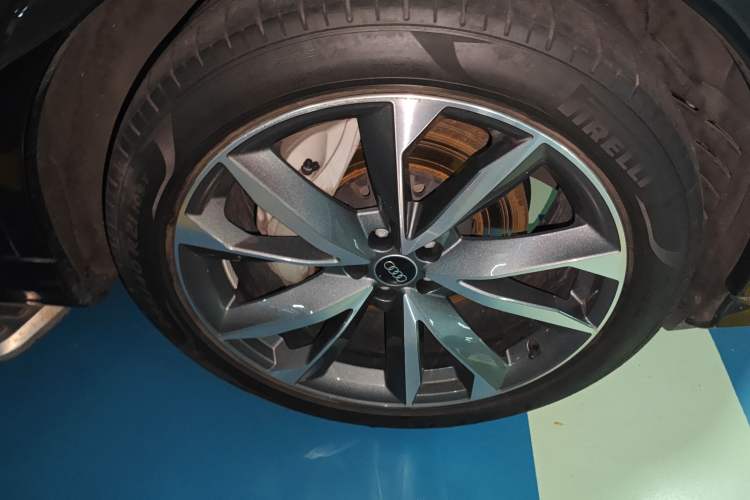 Used Audi Q7 2022 55 TFSI quattro S line Sport model
