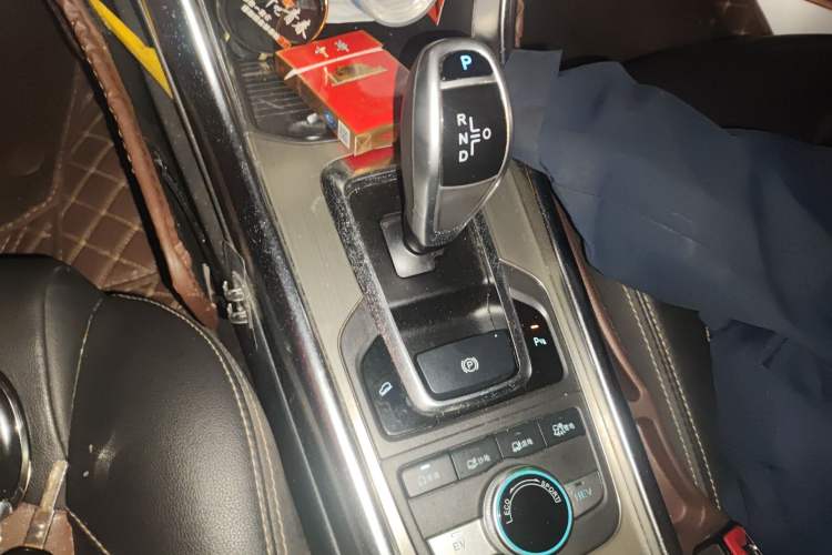 Used BYD Song New Energy 2017 Song DM 1.5TID All-Wheel Drive Luxury Model Gear Lever