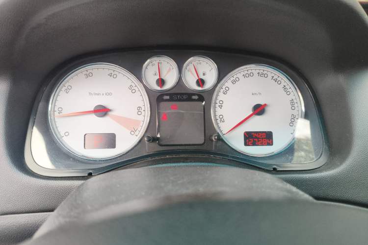 Used Peugeot 307 2012 1.6L Automatic CROSS Odometer Close Up