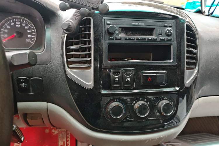 Used FORTHING Lingzhi 2017 Facelifted M3L 1.6L 7-Seater Standard Version
