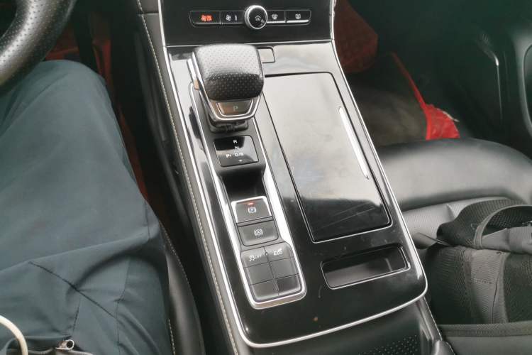 Used Roewe i6 MAX 2020 300TGI Automatic Sporty Cool Edition Gear Lever