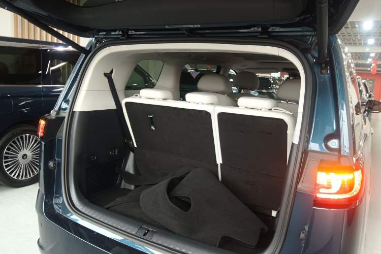 Used VOYAH Dream 2025 PHEV Four-Wheel-Drive Flagship Kunpeng Edition Trunk