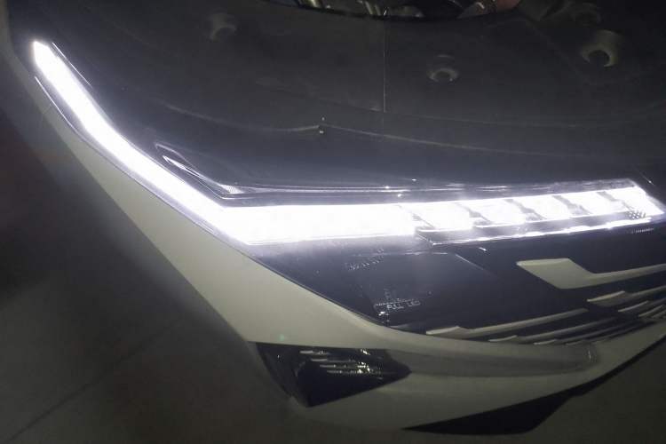 Used CHANGAN UNI-Z New Energy 2024 Blue Whale Smart Electric iDD 125km Beyond Edition Right Front Headlight