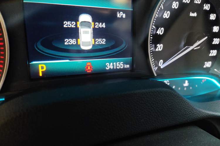 Used Buick GT 2019 15T Dual-Clutch Connected Elite Model China VI Odometer Close Up