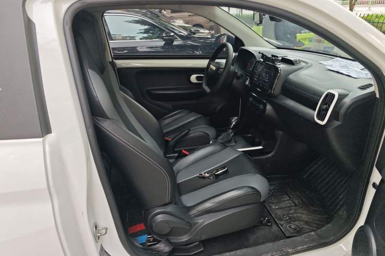 Used Roewe Clever 2022 311km QiQi BoBo Edition Right Front Seat