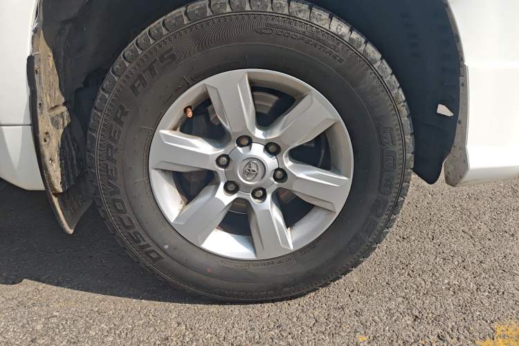 Used Toyota Prado  Right Front Wheel Hub