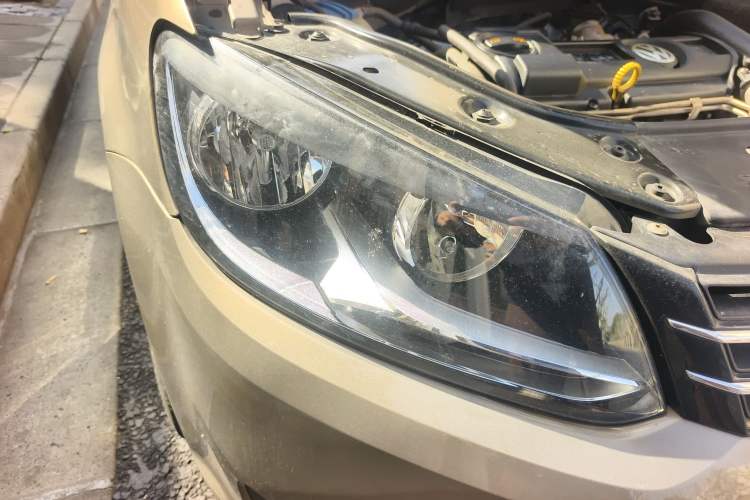 Used Volkswagen Touran 2015 1.4T DSG Comfort Edition 5 Seats Right Front Headlight