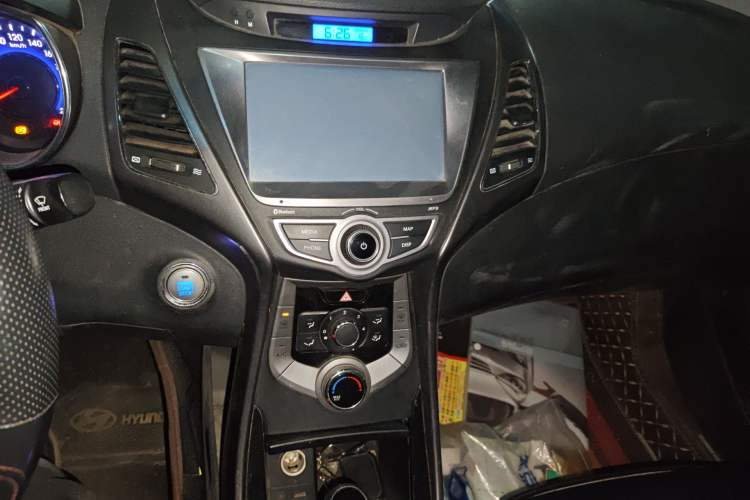 Used Hyundai Elantra (5th Generation / Langdong) 2013 1.6L Automatic Leading Model Audio And AC Panel