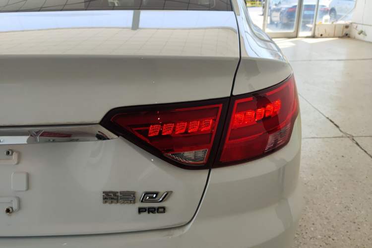 Used Geely Auto Emgrand New Energy 2022 EV Pro Ride-Hailing Version Lithium Iron Phosphate Exterior 3