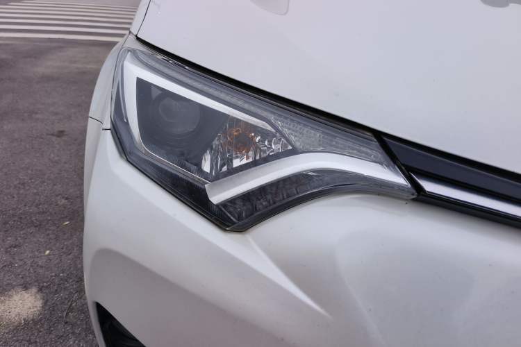 Used Toyota RAV4 2016 2.0L CVT Two-Wheel Drive Fashion Edition China V Standard