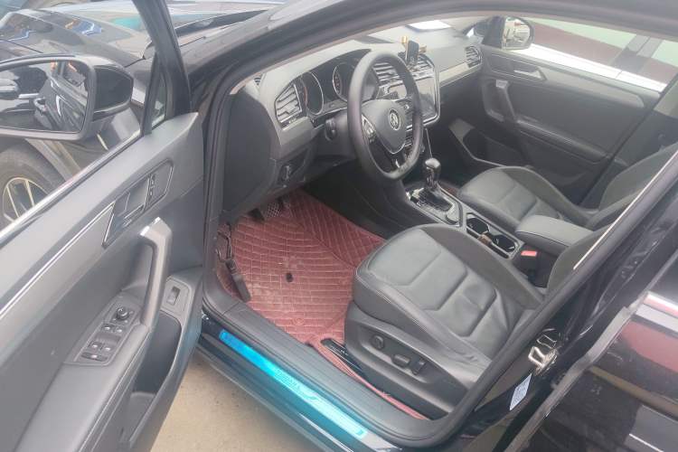 Used Volkswagen Tiguan L 2019 380TSI Automatic All-Wheel Drive Luxury Edition with 7 Seats China VI Standard Driver Seat