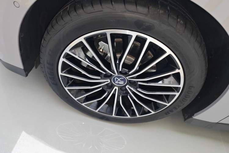 Used BYD Han 2025 DM-i Intelligent Driving Edition 125KM LiDAR Flagship Model
