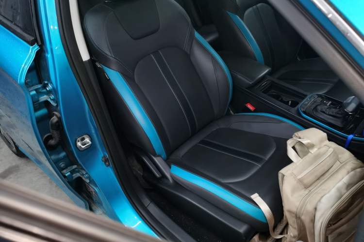 Used Dongfeng Aeolus Yixuan 2021 230T Automatic Chasing Shadow Edition Right Front Seat