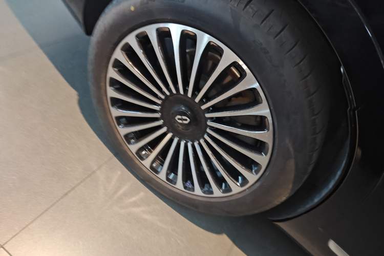 Used Hima AITO M9 2024 Range-Extended Max Edition 42 kWh 6-Seater Version Right Rear Wheel Hub