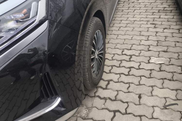 Used Denza D9 2022 DM-i 970 Four-Wheel Drive Flagship Model
