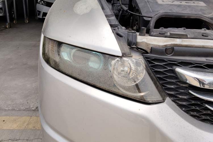 Used Honda Odyssey 2006 2.4L base model Right Front Headlight