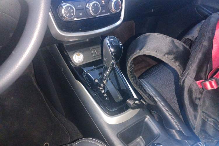 Used Nissan Tiida 2019 1.6L CVT Smart Drive Version China VI Standard Gear Lever