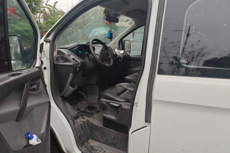 Used Ford Transit 2017 2.0T Diesel Multi-Purpose Commercial Vehicle Short Wheelbase Low Roof China IV Standard