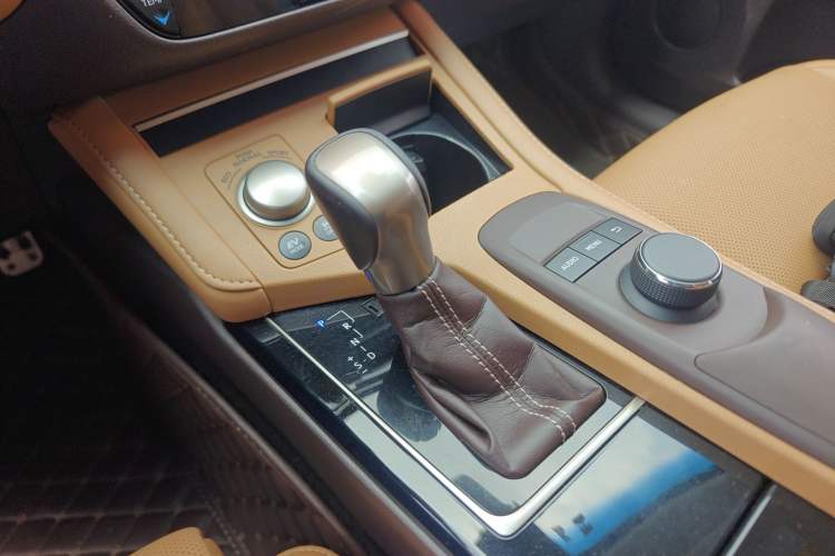 Used Lexus ES 2015 300h Comfort Edition
