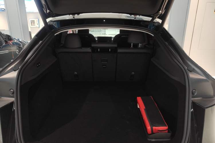 Used Tesla Model Y 2025 Rear-Wheel-Drive Version Trunk