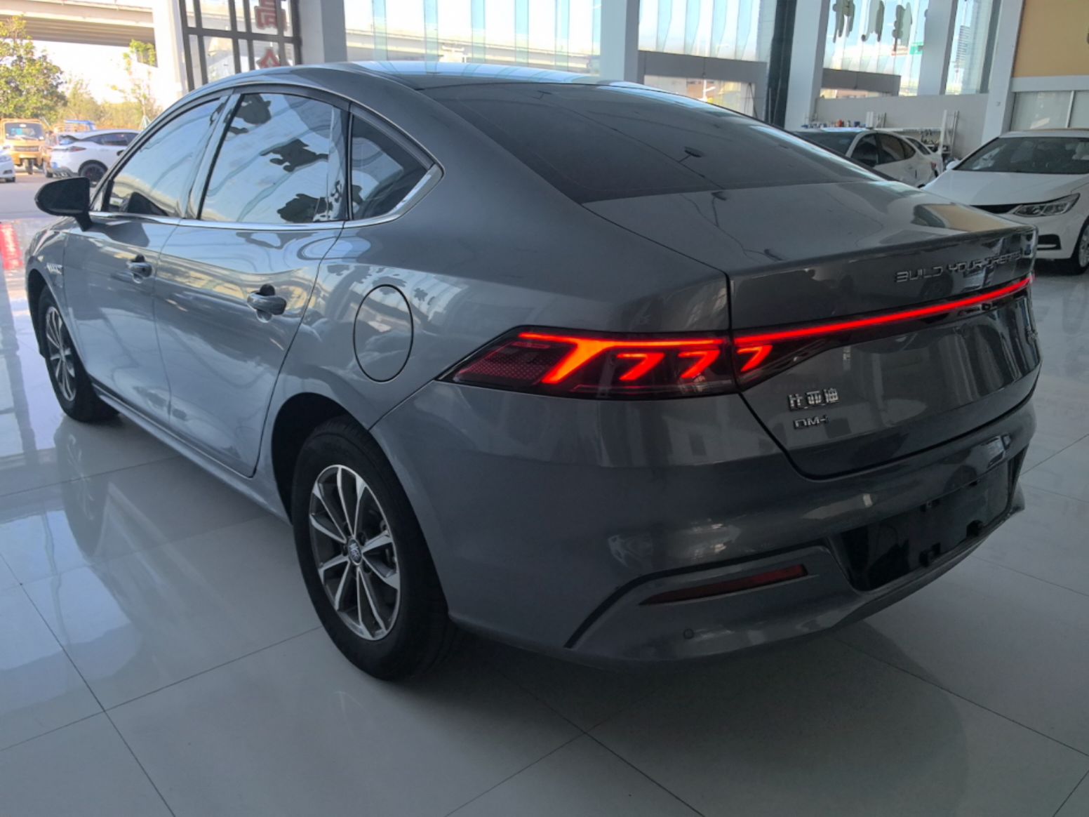 BYD Qin PLUS 2024 HONOR Edition DM-i 55KM Leading Model — снимка 4