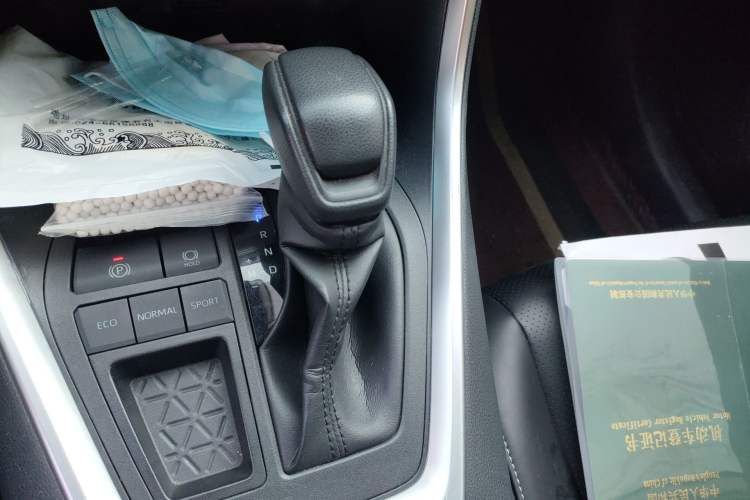 Used Toyota RAV4 2020 2.0L CVT Two-Wheel Drive Fashion Edition Gear Lever