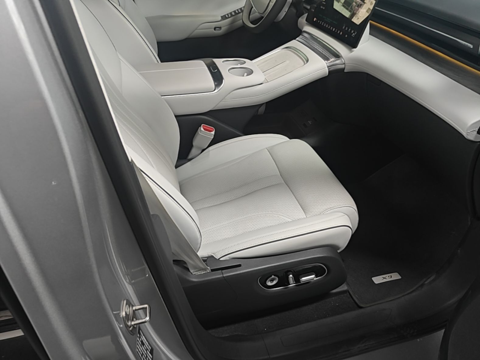 XPeng X9 2025 702 Four-Wheel Drive High-Performance Max — снимка 19