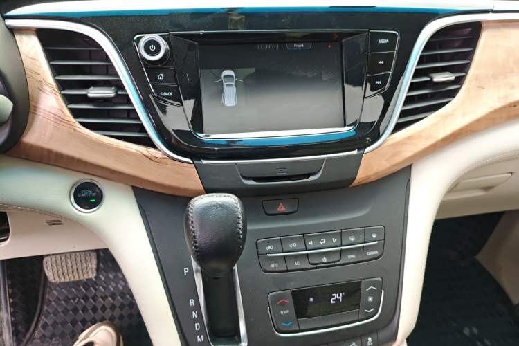 Used Buick GL8 2018 ES 28T Comfort Model China VI Standard Audio And AC Panel