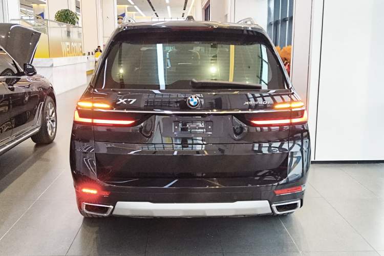 Used BMW X7 2024 xDrive40i Luxury Package – Leading Model
