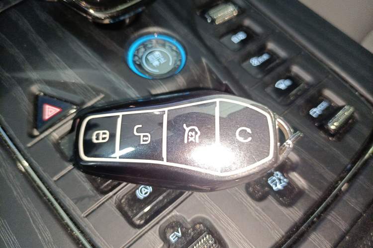 Used BYD Han 2025 DM-i Smart Drive 125KM Prestige Model Vehicle Key