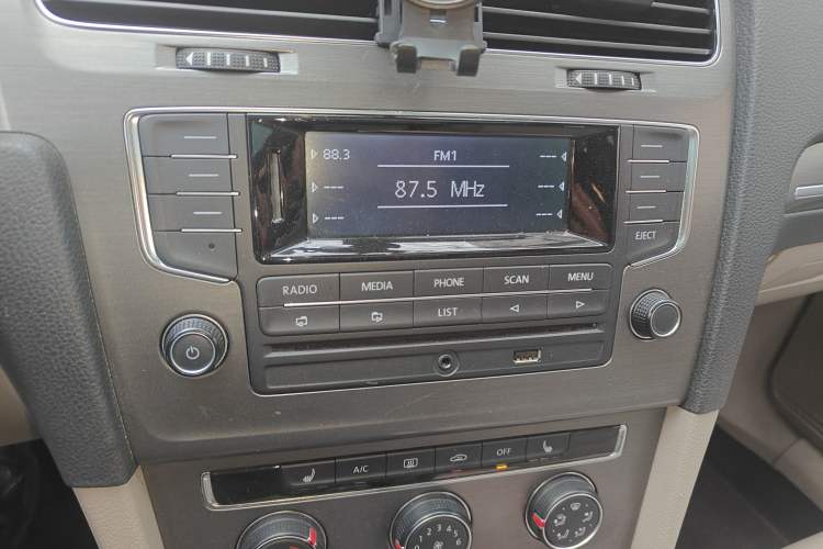 Used Volkswagen Golf 2015 1.4TSI Automatic Luxury Model
