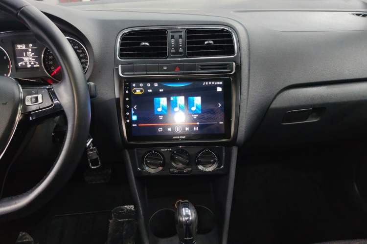 Used Volkswagen Polo 2016 1.6L Automatic Comfort Model Audio And AC Panel