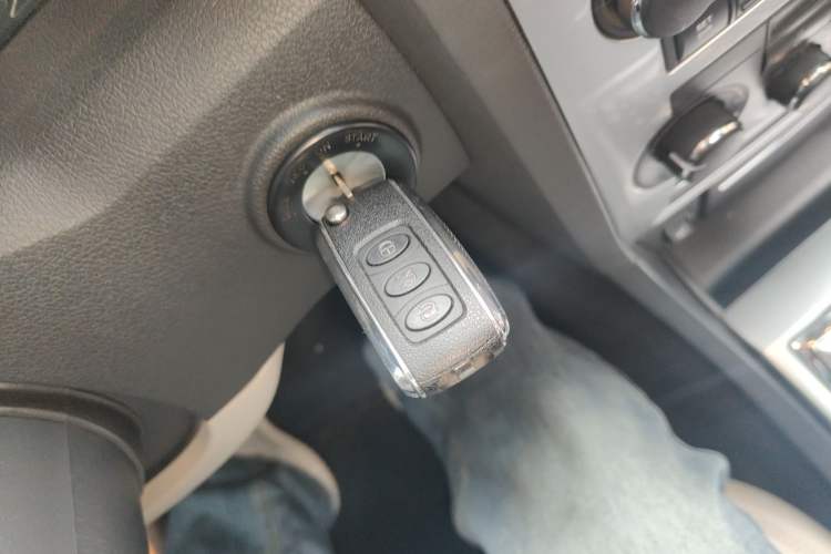 Used Chrysler 300C 2006 5.7L Luxury Navigation Edition Vehicle Key