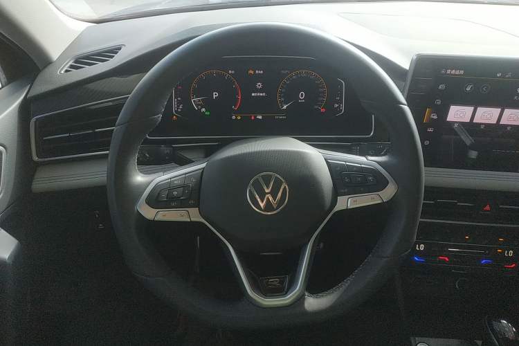 Used Volkswagen Tiguan L 2024 Outstanding Model 330TSI Automatic Two-Wheel Drive R-Line Dragon Glory Edition Steering Wheel