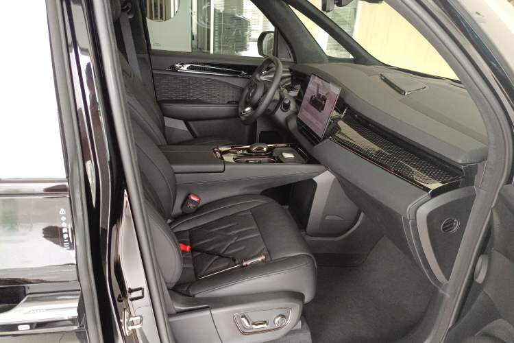 Used Zeekr 009 2024 Six-Seat Executive Version 4WD 108 kWh Right Front Seat