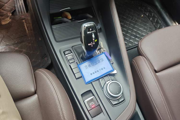 Used BMW X1 2020 sDrive25Li Leading Model Gear Lever