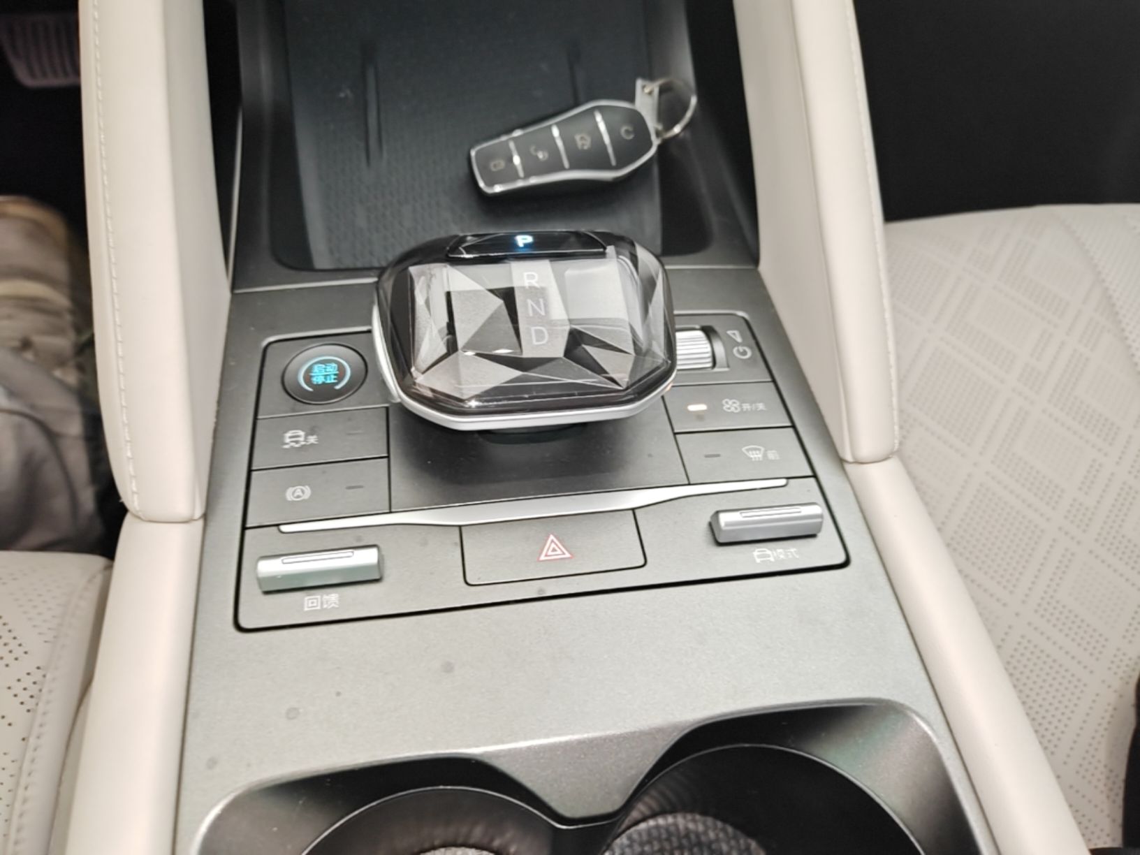 BYD Yuan UP 2024 401KM Leading Edition — снимка 16