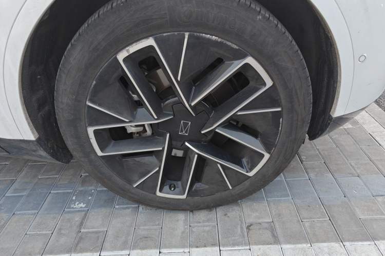 Used Avatr 11 2023 HarmonyOS Version Smart Enjoyment Upgrade Model 90-Degree Rear-Wheel Drive Edition
