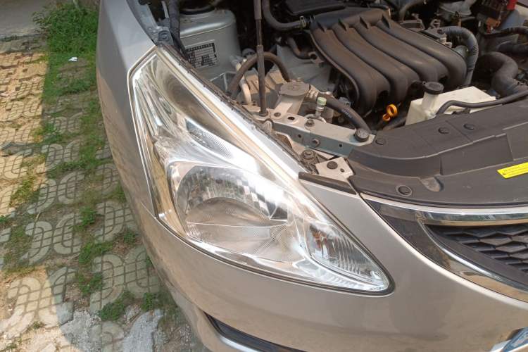 Used Nissan Tiida 2011 1.6L CVT Comfort Model Right Front Headlight