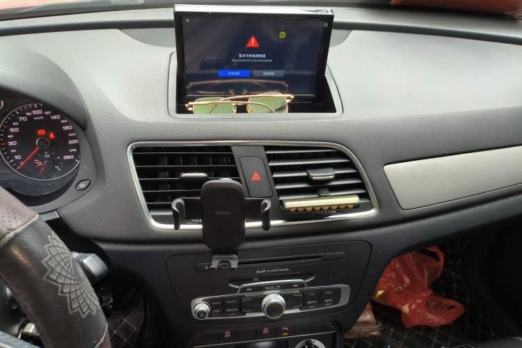 Used Audi Q3 2013 35 TFSI Ambition Edition Audio And AC Panel