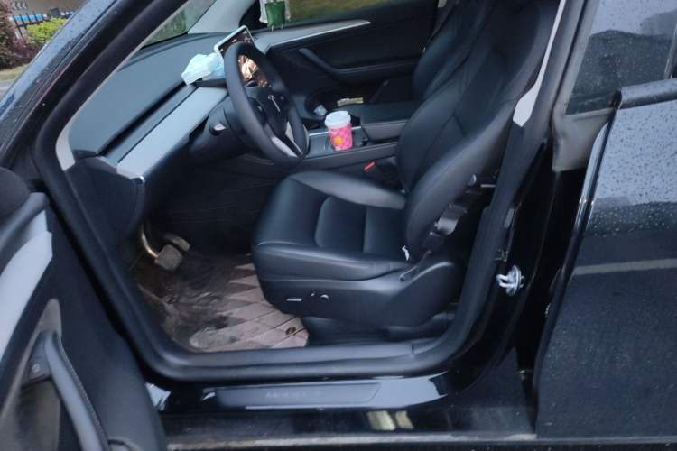 Used Tesla Model Y 2023 Long-Range All-Wheel-Drive Version
