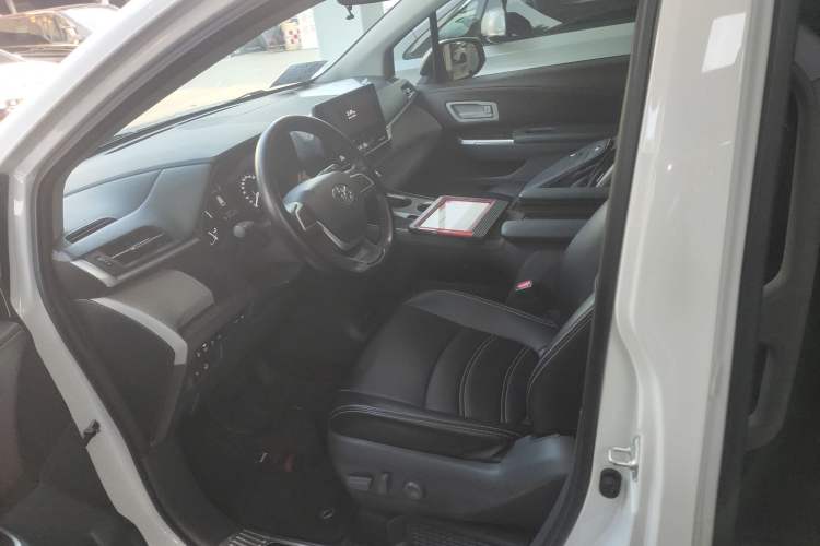 Used Toyota Granvia 2024 2.5L Hybrid Comfort Edition