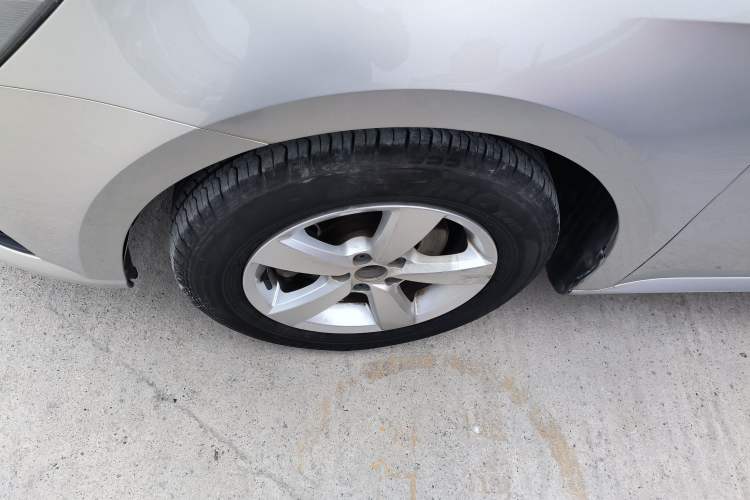 Used Volkswagen Lavida 2015 1.6L Automatic Fashion Edition Exterior 4